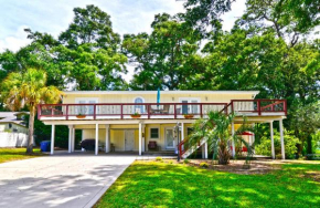 R&R Beach House! Huge w Sun Deck in Famous Cherry Grove